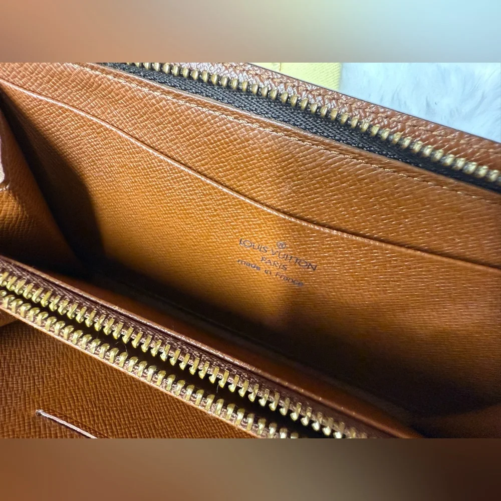 LOUIS VUITTON- TH0011 Zippy Wallet Monogram Canvas - Picture 8 of 12